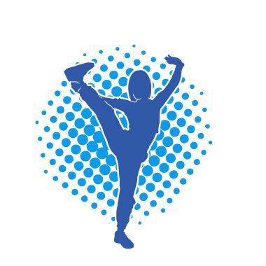 Dövüş sanatları tekmesi atan bir kadının silueti. Sportif bir kadının silueti tekme hareketi yapıyor..