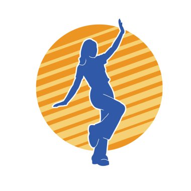 Hareketli bir kadın dansçının silueti. Dans eden zayıf bir kadının silueti..