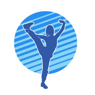 Dövüş sanatları tekmesi atan bir kadının silueti. Sportif bir kadının silueti tekme hareketi yapıyor..