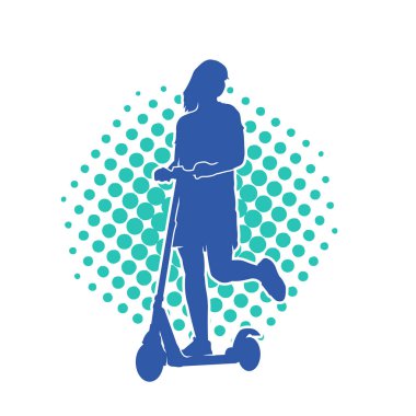 Sıradan, ince bir kadının silueti elektrikli scooter kullanıyor..