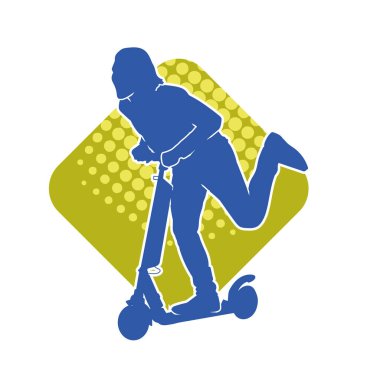 Sıradan, zayıf bir erkeğin silueti elektrikli scooter kullanıyor..