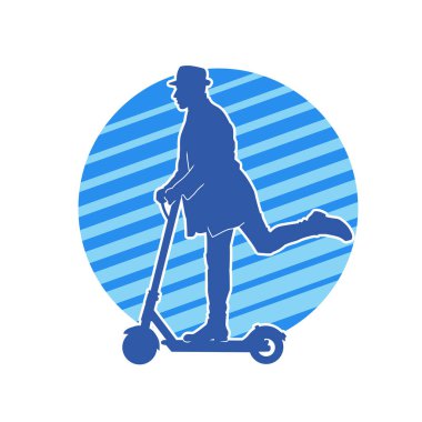 Sıradan, zayıf bir erkeğin silueti elektrikli scooter kullanıyor..