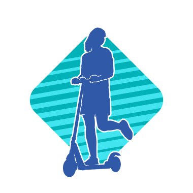 Sıradan, ince bir kadının silueti elektrikli scooter kullanıyor..