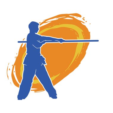 Dövüş sanatlarında dövüşen bir erkeğin silüeti, tahta sopayı silah olarak kullanıyor. Tahta sırıkla dövüş sanatları yapan bir adamın silueti..