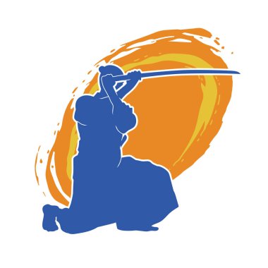 Harekete geçmiş bir kılıç savaşçısı silueti. Kılıç taşıyan bir dövüş sanatçısı silueti. Kendo dövüş sanatının silueti..