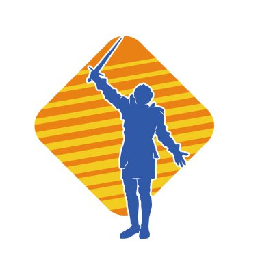 Savaş zırhı giymiş bir erkek savaşçının silueti. Kılıç ile poz veriyor..