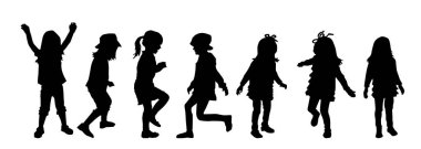 Çeşitli pozlarda oynayan bir grup kadın çocuk.