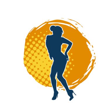 Dişi poziyonunda zayıf bir kadın modelinin silüeti. Çekici duruşu olan genç bir kadının silueti..