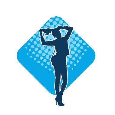 Dişi poziyonunda zayıf bir kadın modelinin silüeti. Çekici duruşu olan genç bir kadının silueti..