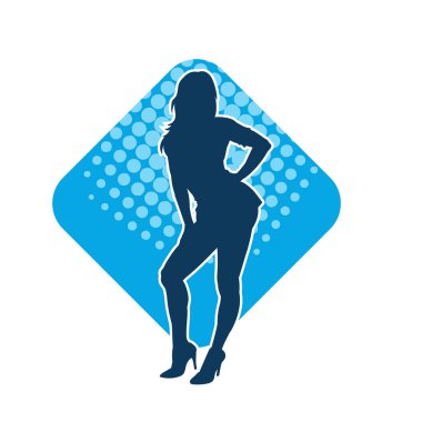 Dişi poziyonunda zayıf bir kadın modelinin silüeti. Çekici duruşu olan genç bir kadının silueti..