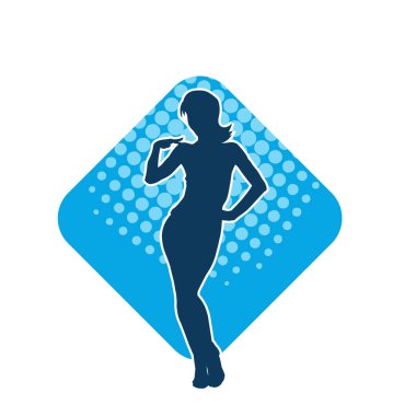 Dişi poziyonunda zayıf bir kadın modelinin silüeti. Çekici duruşu olan genç bir kadının silueti..