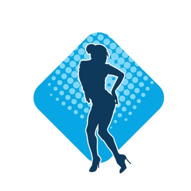 Dişi poziyonunda zayıf bir kadın modelinin silüeti. Çekici duruşu olan genç bir kadının silueti..