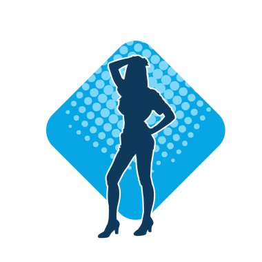 Dişi poziyonunda zayıf bir kadın modelinin silüeti. Çekici duruşu olan genç bir kadının silueti..