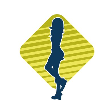 Dişi poziyonunda zayıf bir kadın modelinin silüeti. Çekici duruşu olan genç bir kadının silueti..