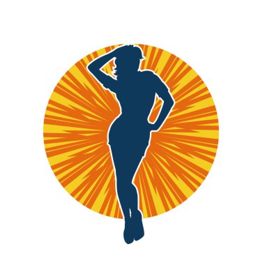 Dişi poziyonunda zayıf bir kadın modelinin silüeti. Çekici duruşu olan genç bir kadının silueti..