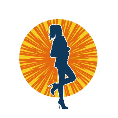 Dişi poziyonunda zayıf bir kadın modelinin silüeti. Çekici duruşu olan genç bir kadının silueti..