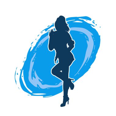 Dişi poziyonunda zayıf bir kadın modelinin silüeti. Çekici duruşu olan genç bir kadının silueti..