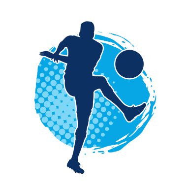 Top tekmeleyen bir erkek futbolcunun silueti. Hareket halindeki bir futbolcunun silueti.