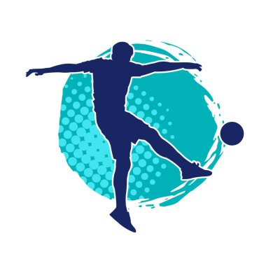 Top tekmeleyen bir erkek futbolcunun silueti. Hareket halindeki bir futbolcunun silueti.