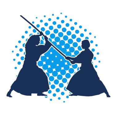 Erkek ve kadın dövüş sanatları ustasının silueti samuray kılıcı kullanıyor.