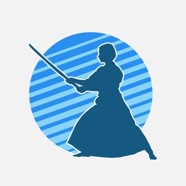 Geleneksel Japon kostümlü kadın samuray savaşçısının silueti.