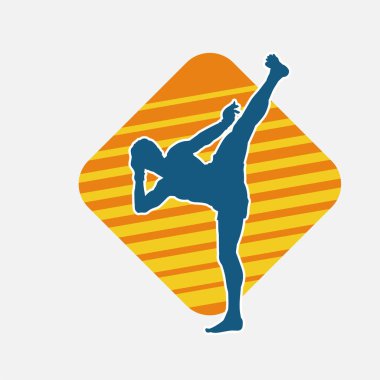 Hareketli erkek kickboksör atletinin silueti. Kickboks yapan bir adamın silueti..