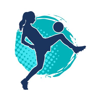 Topa vuran bayan futbolcunun silueti. Hareketli bir futbolcu kadının silueti..