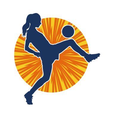 Topa vuran bayan futbolcunun silueti. Hareketli bir futbolcu kadının silueti..