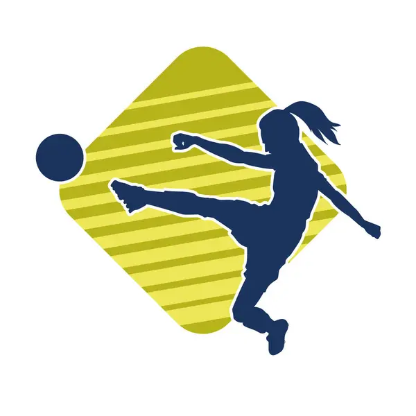 Topa vuran bayan futbolcunun silueti. Hareketli bir futbolcu kadının silueti..