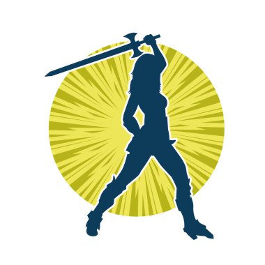 Bir kadın savaşçının silueti kılıcıyla hareket halindeyken poz veriyor. Bir kadın dövüşçünün silueti keskin bir bıçakla poz veriyor..