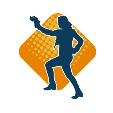 Sıska bir kadın savaşçının silueti makineli tüfekle poz veriyor.