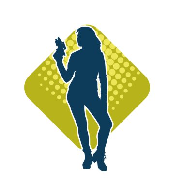 Sıska bir kadın savaşçının silueti makineli tüfekle poz veriyor.