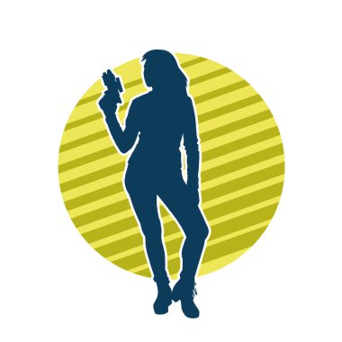 Sıska bir kadın savaşçının silueti makineli tüfekle poz veriyor.