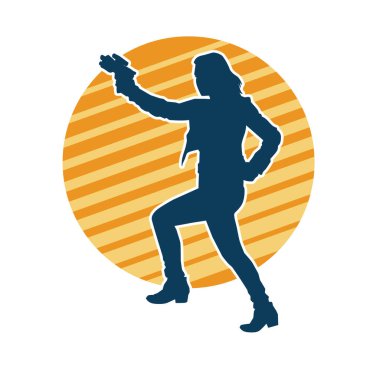 Sıska bir kadın savaşçının silueti makineli tüfekle poz veriyor.