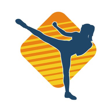 Dövüş sanatları tekmesi atan bir kadının silueti. Sportif bir kadının silueti tekme hareketi yapıyor..
