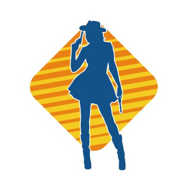 Kovboy kostümü giymiş zayıf bir kadının silueti. Tabanca tabancası taşıyan pozu. Kovboy kız kostümlü bir kadın modelin silueti..