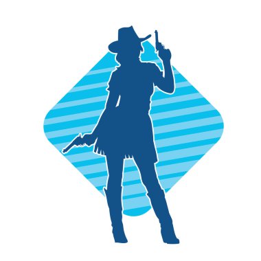 Kovboy kostümü giymiş zayıf bir kadının silueti. Tabanca tabancası taşıyan pozu. Kovboy kız kostümlü bir kadın modelin silueti..