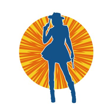 Kovboy kostümü giymiş zayıf bir kadının silueti. Tabanca tabancası taşıyan pozu. Kovboy kız kostümlü bir kadın modelin silueti..