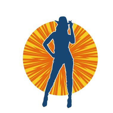 Kovboy kostümü giymiş zayıf bir kadın modelin silueti. Kovboy şapkası takan kovboy kız silueti..