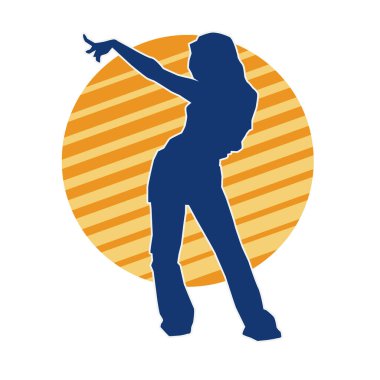 Modern dansçı pozunun silueti. Hip hop dansı yapan genç bir kızın silueti.