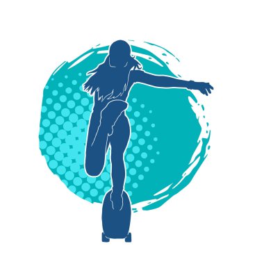 Hareket halindeki bir kadın silueti kaykay üzerinde poz veriyor. Kaykaylı şehirli bir kızın silueti..