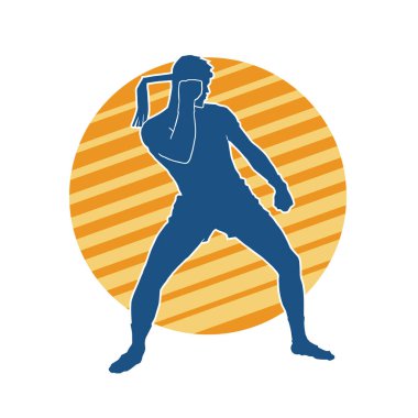 Hareketli erkek kickboksör atletinin silueti. Kickboks yapan bir adamın silueti..