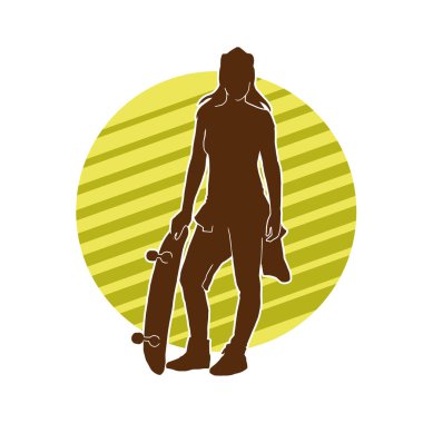 Hareket halindeki bir kadın silueti kaykay üzerinde poz veriyor. Kaykaylı şehirli bir kızın silueti..