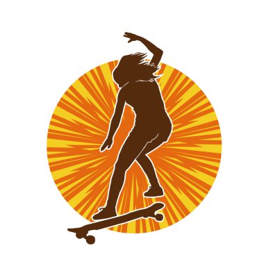 Hareket halindeki bir kadın silueti kaykay üzerinde poz veriyor. Kaykaylı şehirli bir kızın silueti..