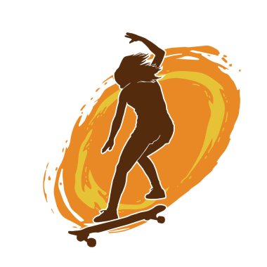 Hareket halindeki bir kadın silueti kaykay üzerinde poz veriyor. Kaykaylı şehirli bir kızın silueti..