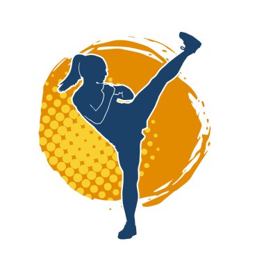 Dövüş sanatları tekmesi atan bir kadının silueti. Sportif bir kadının silueti tekme hareketi yapıyor..