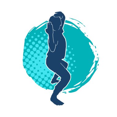 Dövüş sanatları yapan zayıf bir kadının silueti. Dövüş sanatlarında çalışan bir kadının silueti..