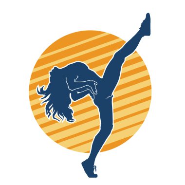 Hareketli bir kadın dansçının silueti. Dans eden zayıf bir kadının silueti..