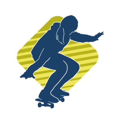 Hareket halindeki bir kadın silueti kaykay üzerinde poz veriyor. Kaykaylı şehirli bir kızın silueti..