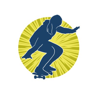 Hareket halindeki bir kadın silueti kaykay üzerinde poz veriyor. Kaykaylı şehirli bir kızın silueti..